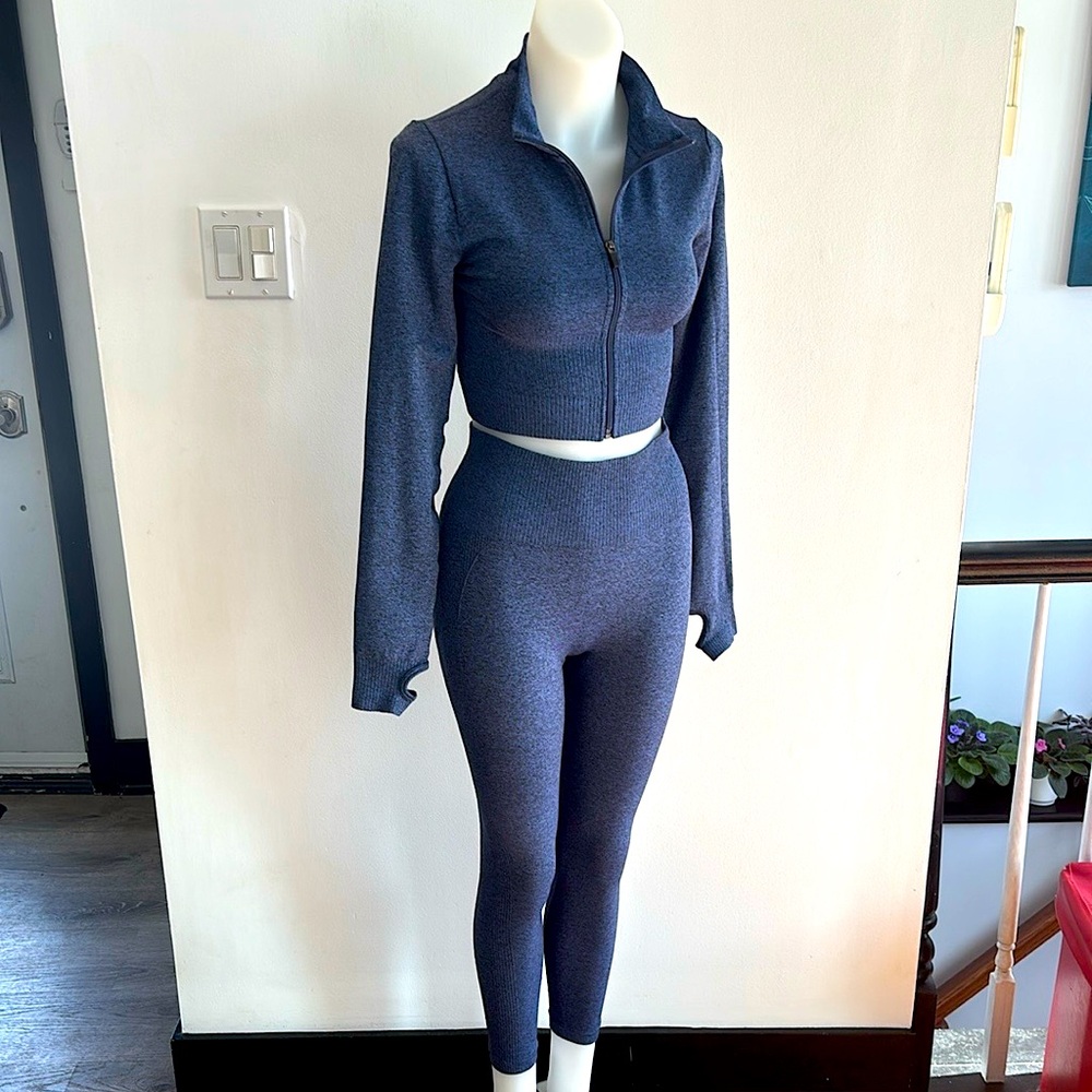 NWOT Blue Body Sculpting Activewear Set